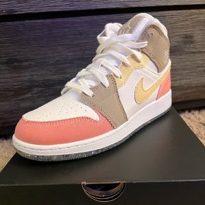 Air Jordan 1 Mid
